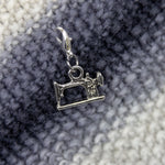 progress keeper marks a knitting stitch