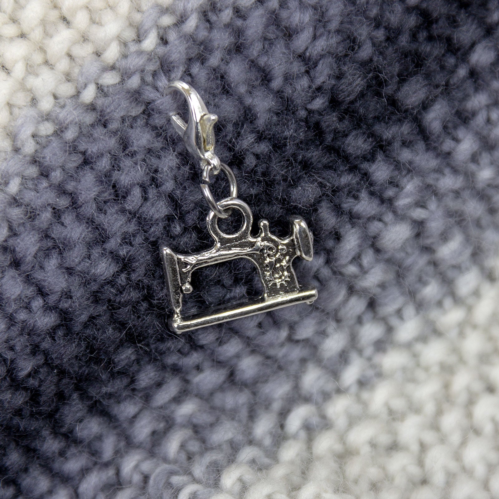 progress keeper marks a knitting stitch