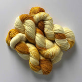 Bulky-weight yarn in Creme Brulee - planned pooling / self-striping