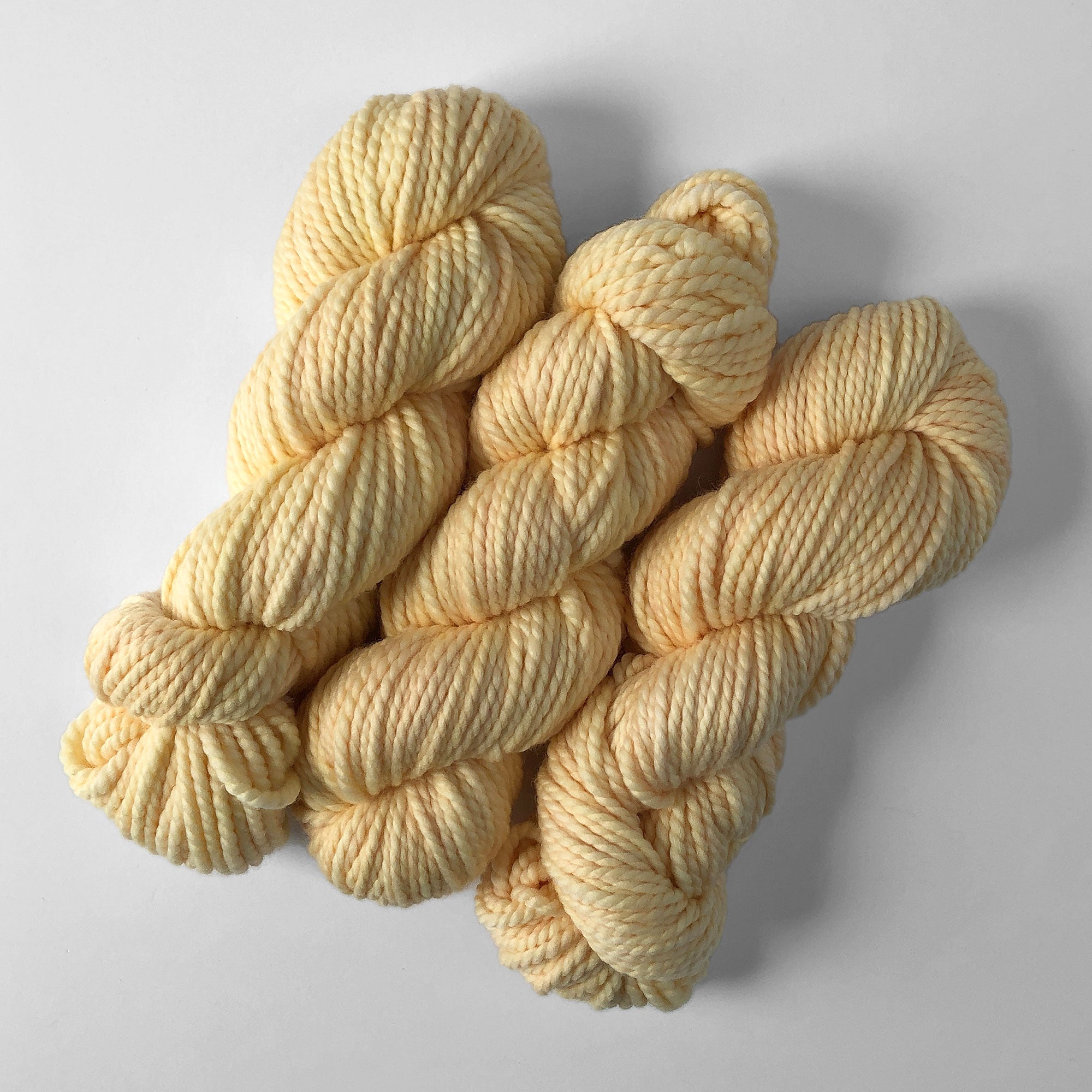 100% merino superwash in yellow-orange mango cream - chunky yarn 